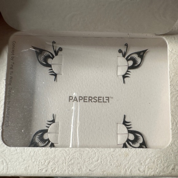 Paper Self Lashes - Picture 3 of 6